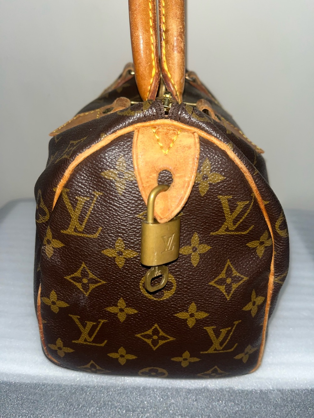 VINTAGE Louis Vuitton Monogram Speedy 25 - (1993) - Picture 10 of 16